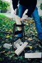 Esschert Design Aanmaakhoutklover set S - met hamer in actie