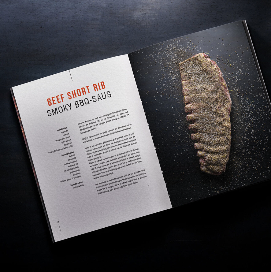 Yakiniku Zwart BBQ Accessoire Kamado kookboek "The Magic of Yakiniku" binnenkant 1