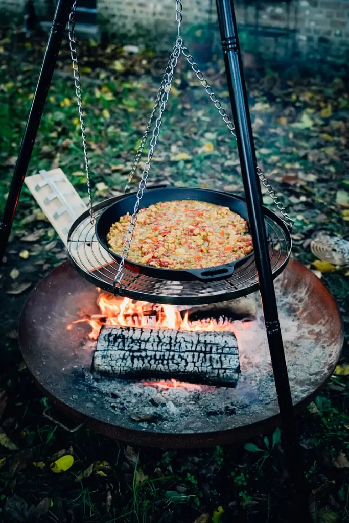 redfire-barbecue-driepoot.webp